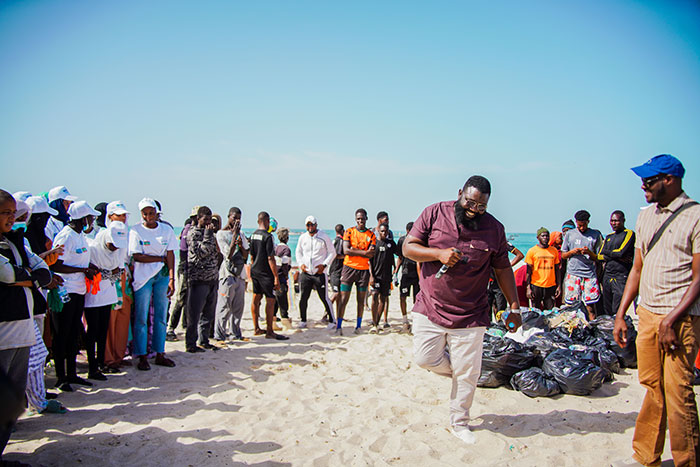 #EUBeachCleanup event organised by the EU Delegation in Mauritania, participants on the beach